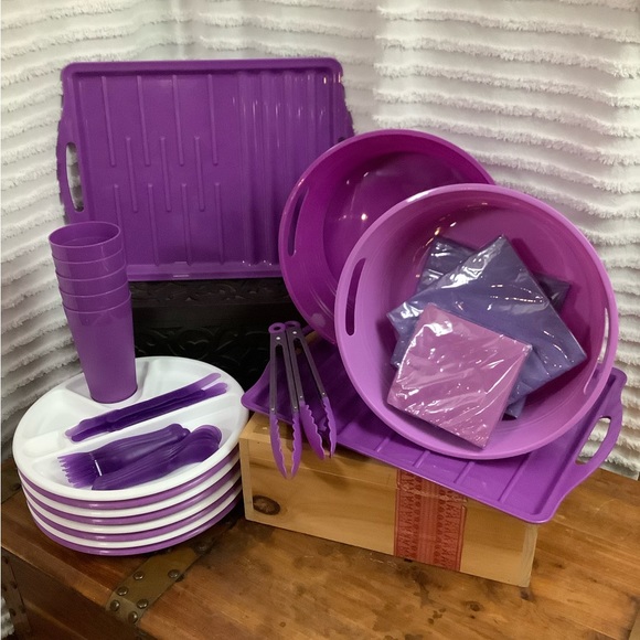 Collection of Party Dinnerware Plates/Serving Bowls & Trays - Picture 1 of 7